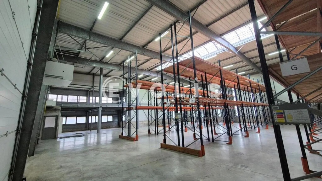 Location Local d'activités 834 m² - Photo 1