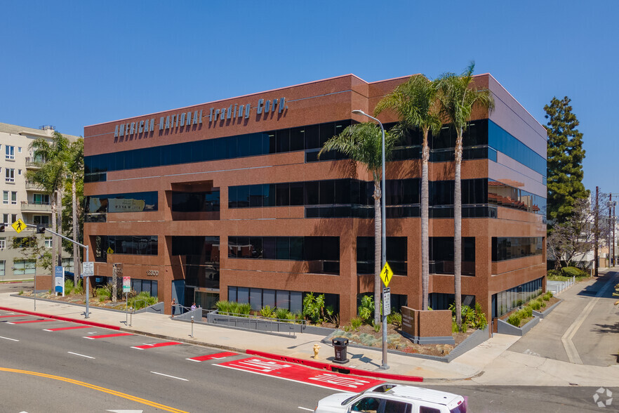 12300 Wilshire Blvd, Los Angeles, CA for lease - Primary Photo - Image 1 of 5