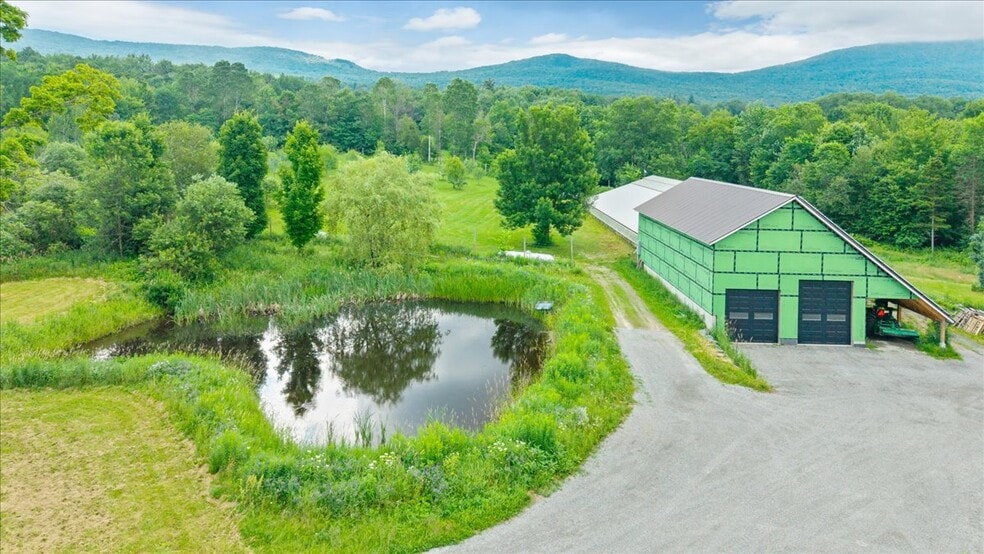 722 Babbling Brook Rd, Bakersfield, VT for sale - Building Photo - Image 2 of 27