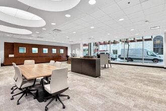 215 10th St, Des Moines, IA for lease Interior Photo- Image 2 of 4