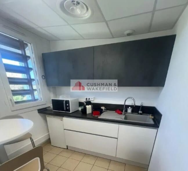 Office in Nîmes for lease - Interior Photo - Image 3 of 3