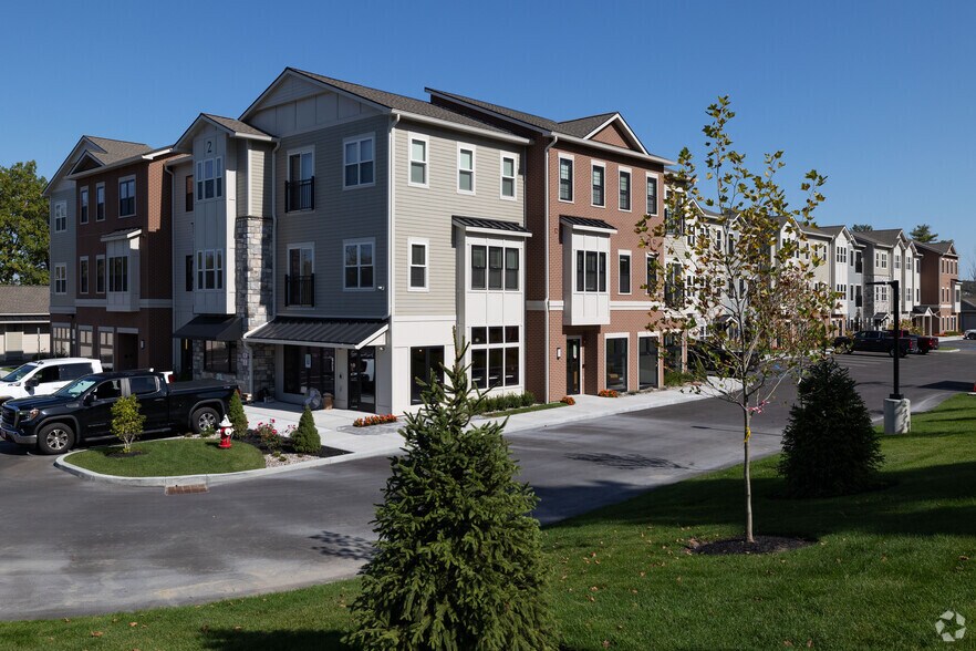 2 Rivers Run Dr, Schenectady, NY for sale - Primary Photo - Image 1 of 1