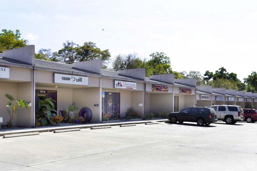 311-345 E Robertson St, Brandon, FL for lease - Building Photo - Image 2 of 3