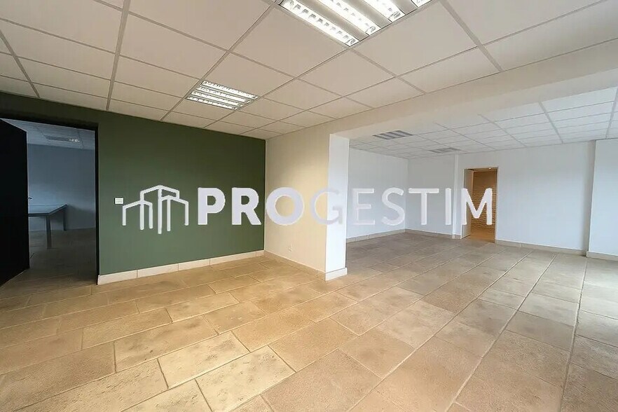 Flex in Gevrey-Chambertin for lease - Interior Photo - Image 2 of 9