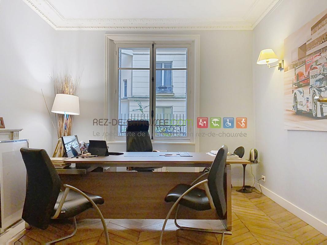 Multifamily in Paris for sale Building Photo- Image 1 of 7