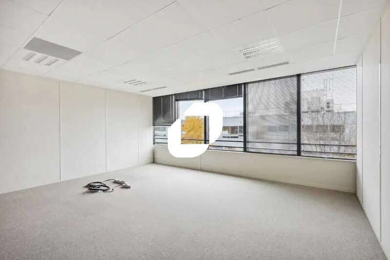 Office in Massy for lease - Building Photo - Image 3 of 17