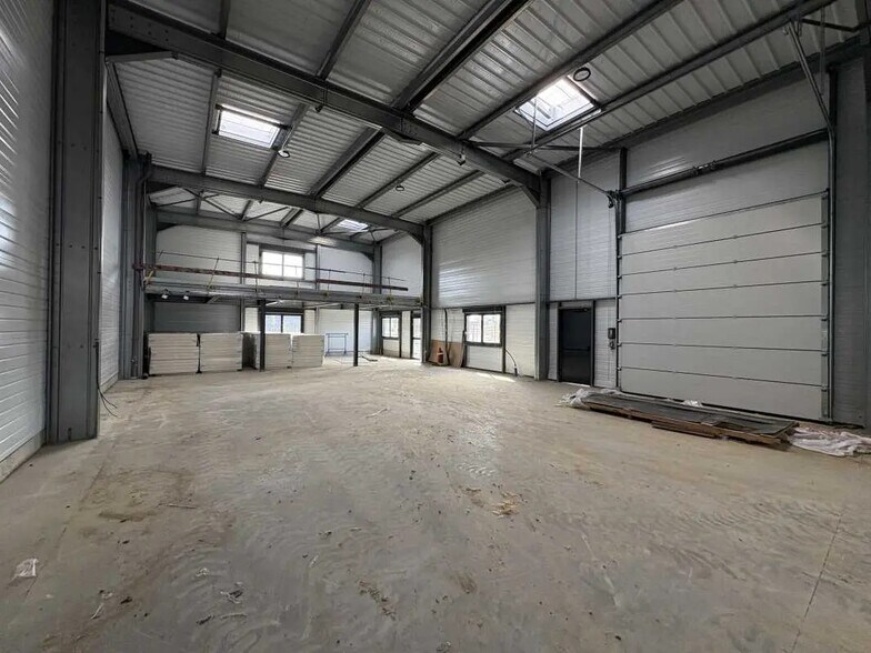 Flex in Moyvillers for lease - Interior Photo - Image 2 of 3