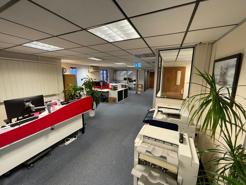 1-7 Commercial Rd, Paddock Wood for lease - Building Photo - Image 3 of 8