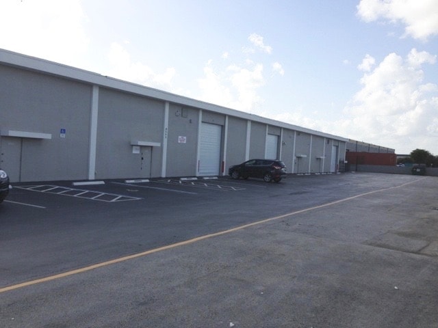 8551-8555 NW 64th St, Miami, FL for sale - Primary Photo - Image 1 of 1