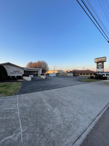 1611 W Andrew Johnson Hwy, Morristown, TN for sale - Primary Photo - Image 1 of 14