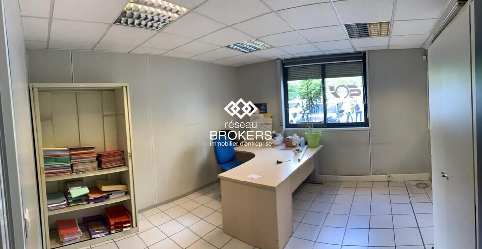 Flex in Seyssinet-Pariset for lease - Interior Photo - Image 2 of 10
