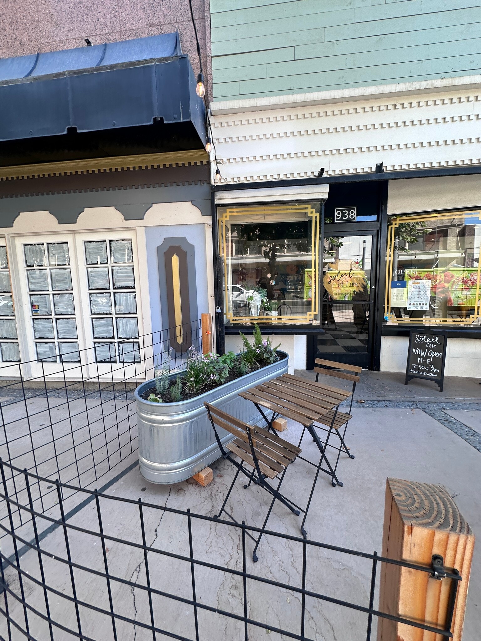 2014 Tulare St, Fresno, CA for lease Interior Photo- Image 1 of 10