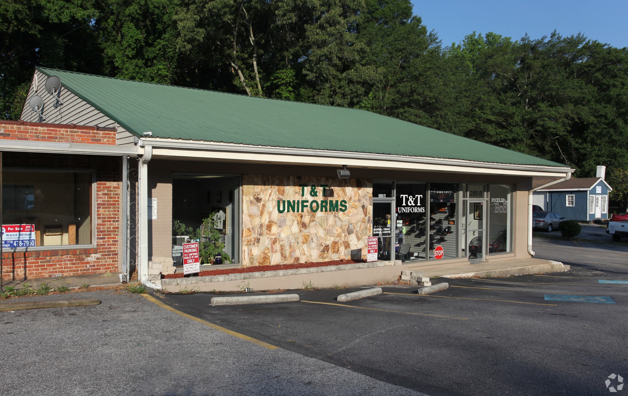 285 N Main St - Building Photo