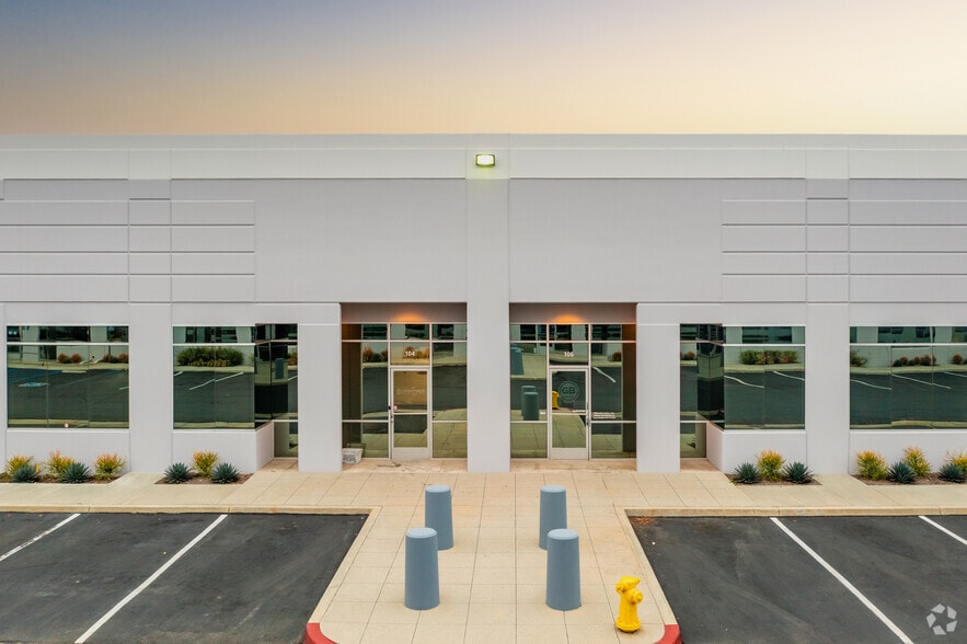 20512 Crescent Bay Dr, Lake Forest, CA for lease - Building Photo - Image 3 of 4