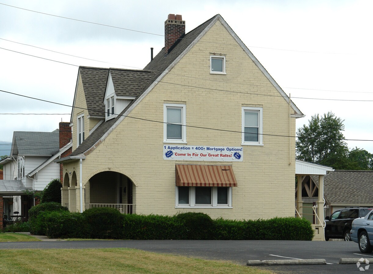 1002 Hershberger Rd NW, Roanoke, VA 24012