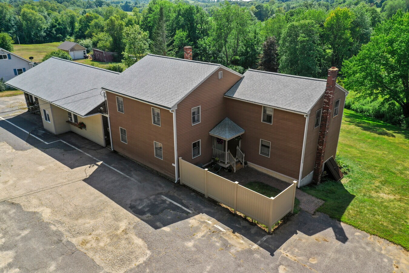 753 Barre Rd, New Braintree, MA 01531