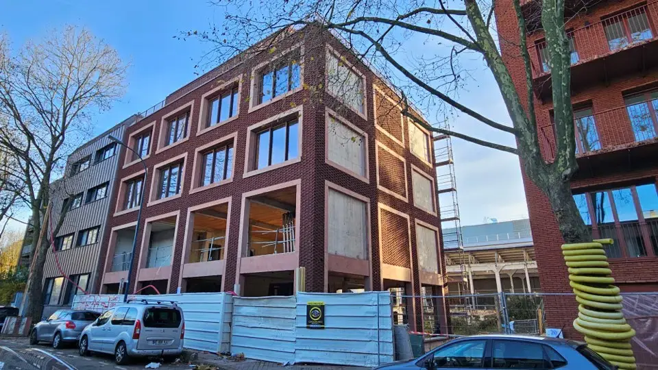 Flex in Pantin for sale Construction Photo- Image 1 of 3