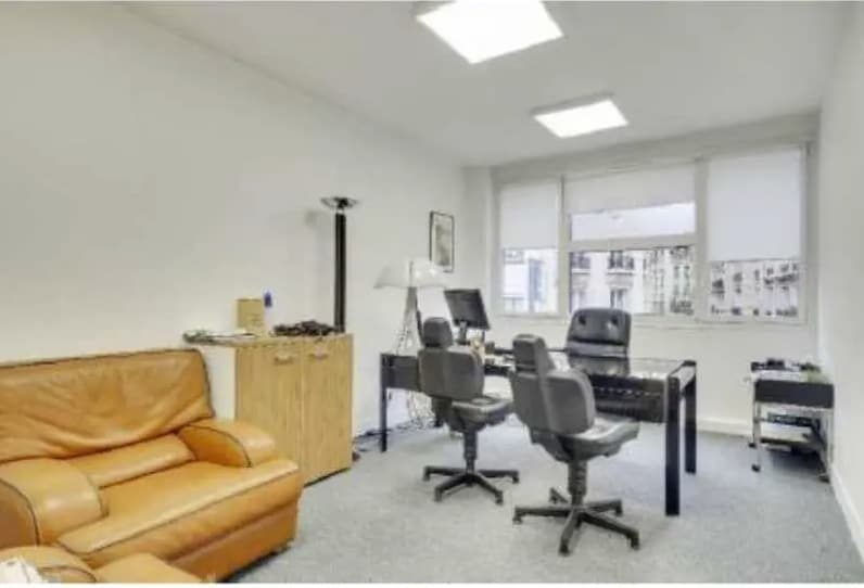 Office in Paris for lease Interior Photo- Image 1 of 2