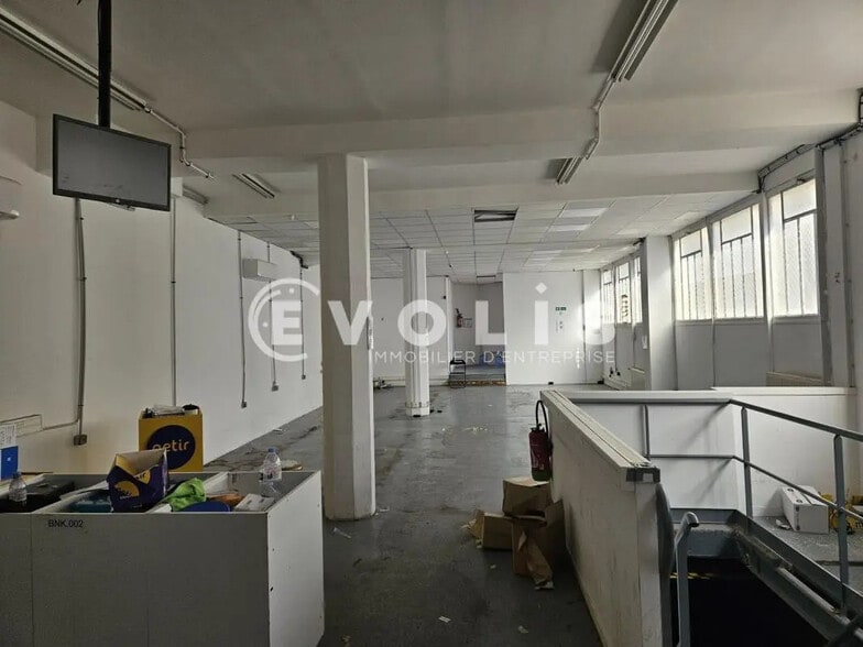 Flex in Montrouge for lease - Building Photo - Image 2 of 21