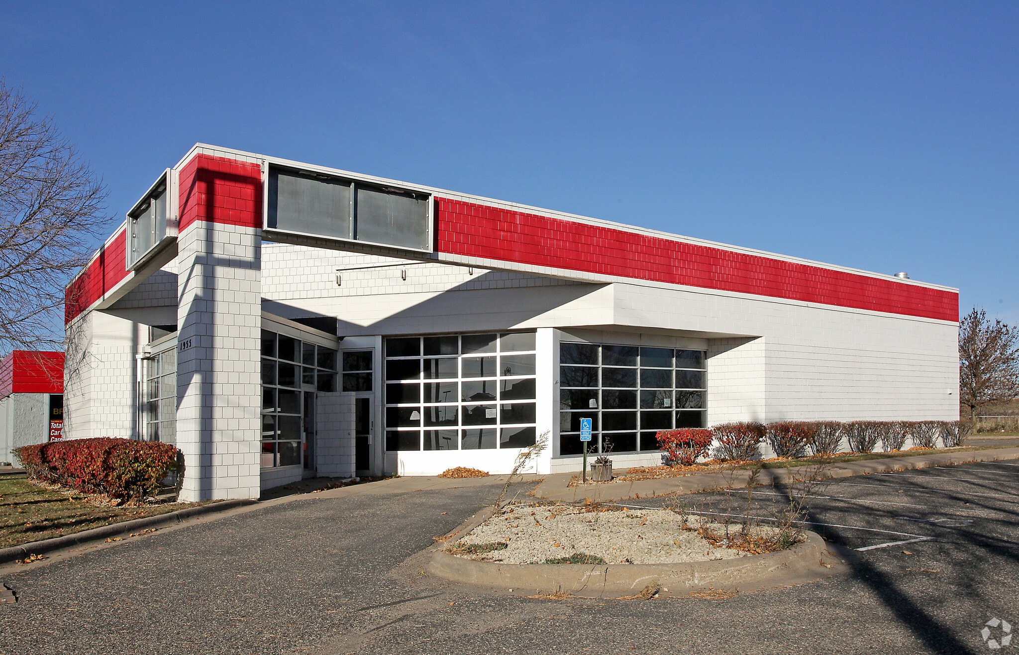 1955 County Road D E, Maplewood, MN for lease Building Photo- Image 1 of 3