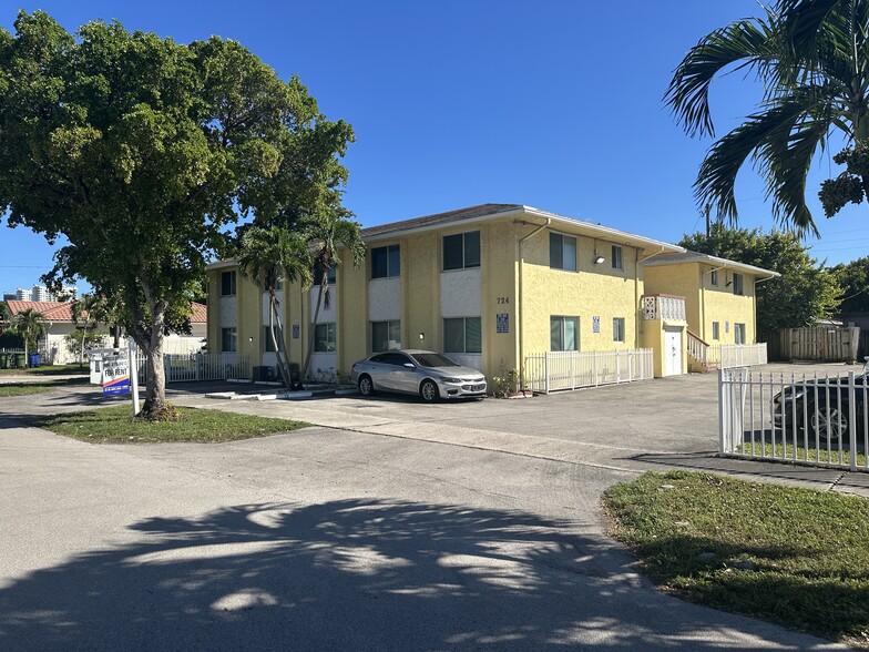 724 NE 4th St, Hallandale Beach, FL for sale - Building Photo - Image 3 of 25