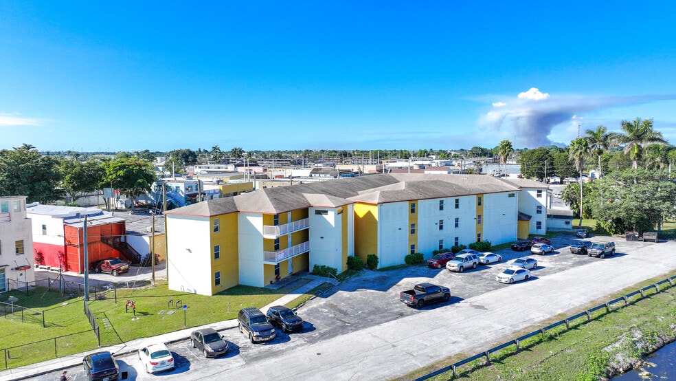 114 W Canal St S, Belle Glade, FL for sale - Primary Photo - Image 1 of 12