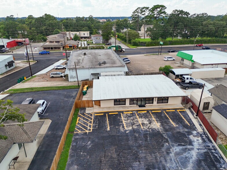 909 Houston St, Conroe, TX for sale - Building Photo - Image 2 of 31