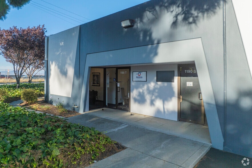1190-1206 Mountain View Alviso Rd, Sunnyvale, CA for lease - Building Photo - Image 3 of 8