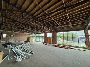1100 N Main St, Jacksonville, FL for lease Interior Photo- Image 2 of 3