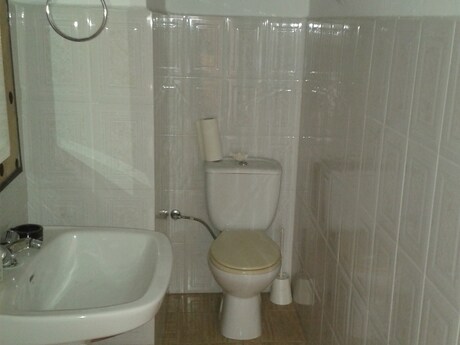 Retail in SEVILLA for lease - Interior Photo - Image 2 of 3