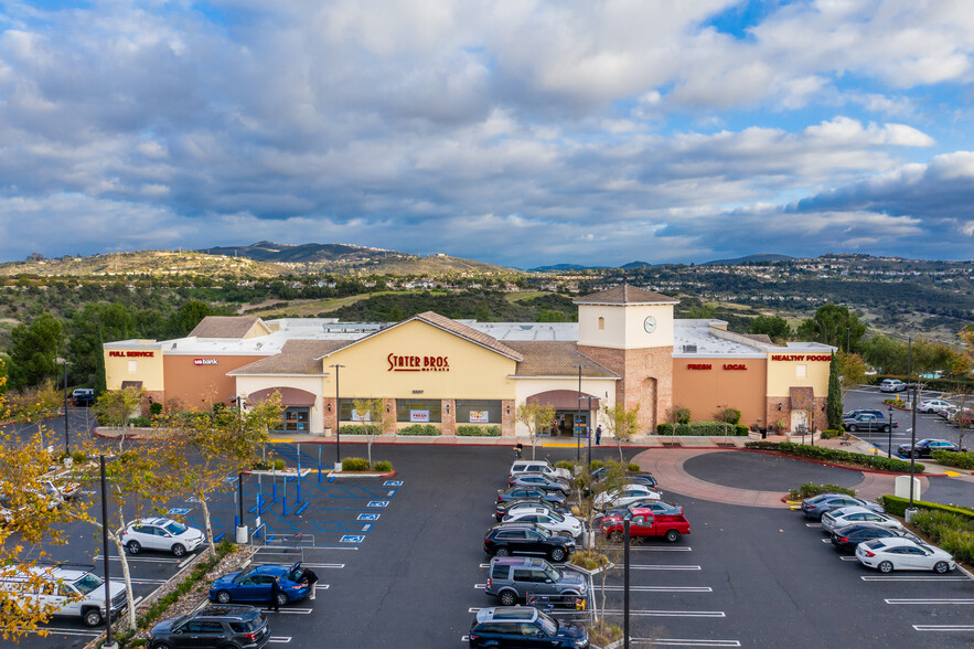 2675 Gateway Rd, Carlsbad, CA for lease - Building Photo - Image 3 of 16