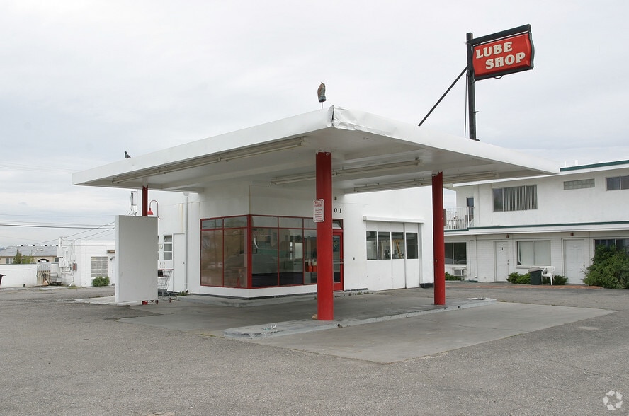 Boulder Inn Corner of Nevada Way and 5th portfolio of 2 properties for sale on LoopNet.com - Primary Photo - Image 2 of 2