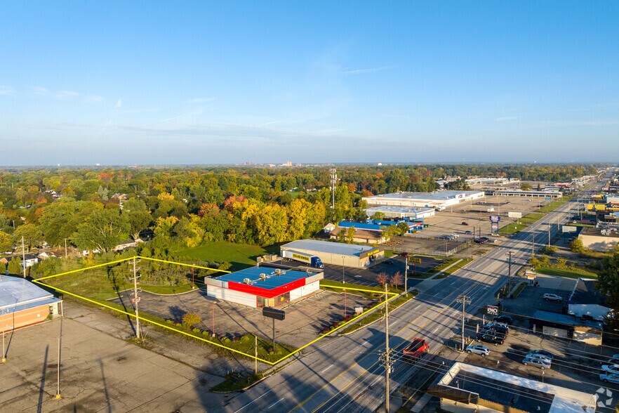 4502 S Dort Hwy, Flint, MI for sale - Building Photo - Image 1 of 1