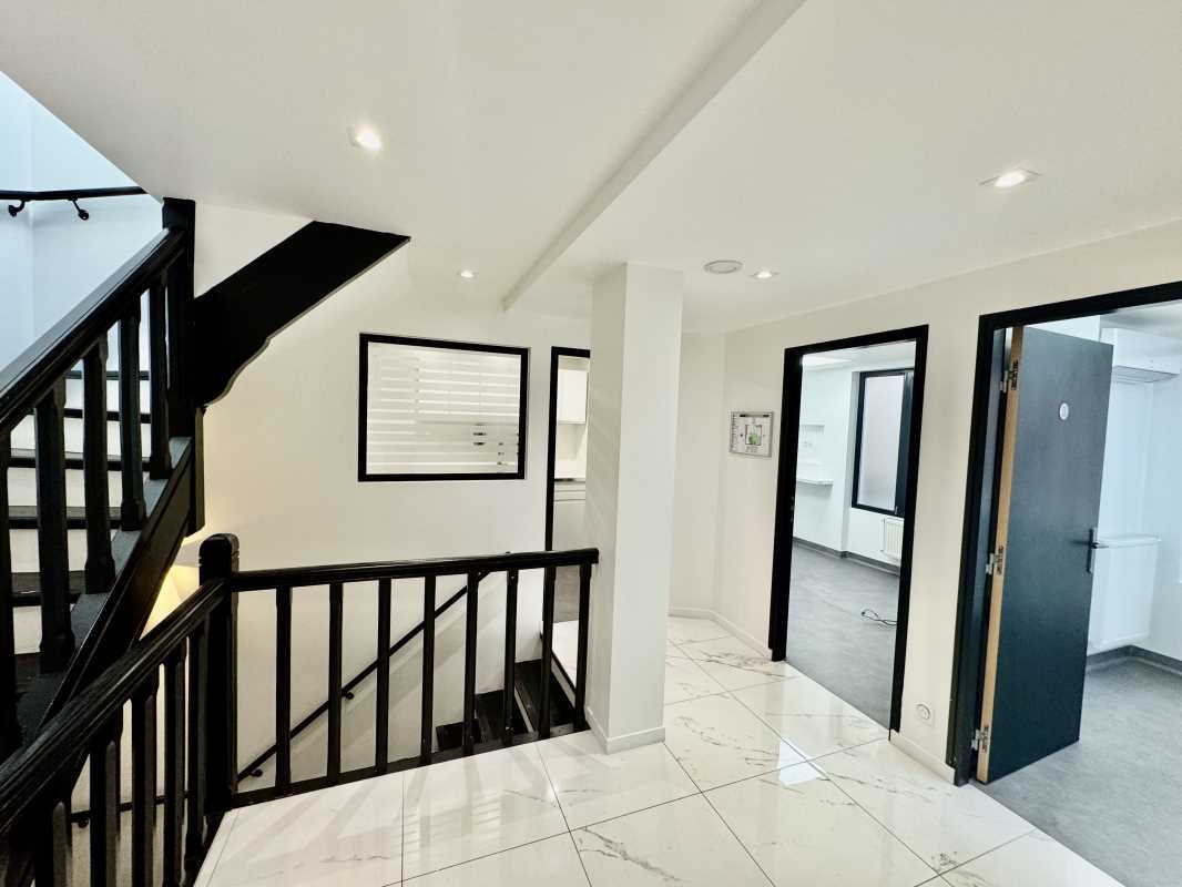 7 Rue Violet, Paris for lease Interior Photo- Image 1 of 4