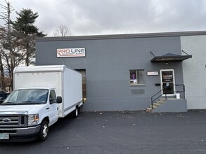 1000 E Industrial Park Dr, Manchester, NH for lease Interior Photo- Image 1 of 16