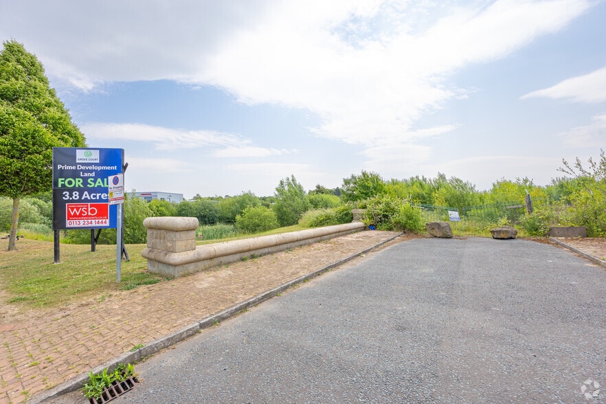 Grove Ct, Wakefield for sale - Building Photo - Image 1 of 4