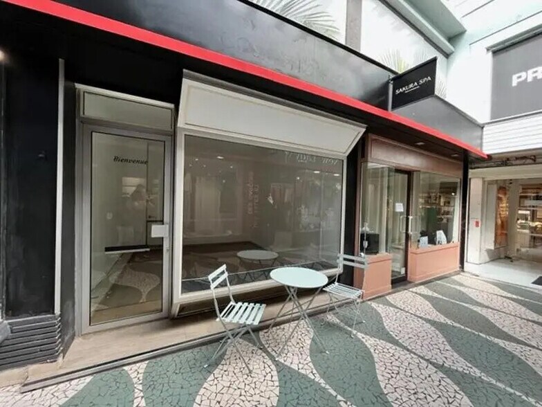 Retail in Tours for lease - Building Photo - Image 1 of 4