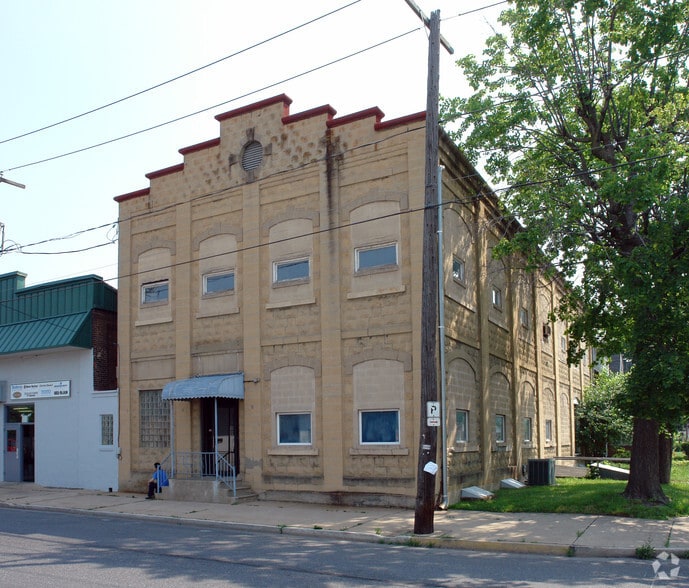 N 14th Street Portfolio portfolio of 4 properties for sale on LoopNet.com - Primary Photo - Image 3 of 4