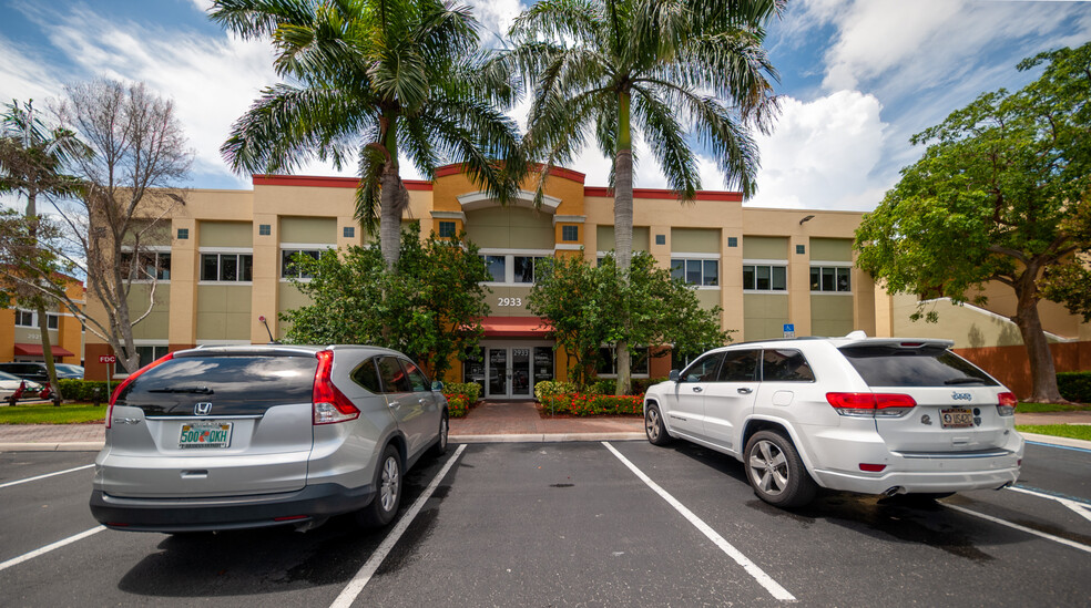 2933 W Cypress Creek Rd, Fort Lauderdale, FL for sale - Building Photo - Image 1 of 1