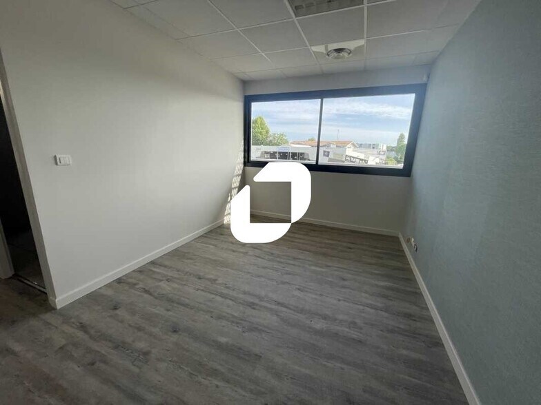 Office in La Teste-de-Buch for lease - Interior Photo - Image 3 of 7