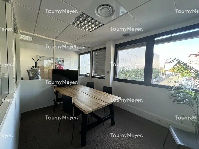 Office in Montpellier for lease - Interior Photo - Image 2 of 3
