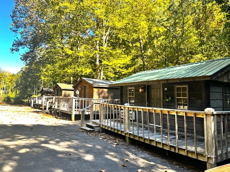 VSM & Tellico Rentals Portfolio portfolio of 7 properties for sale on LoopNet.com - Primary Photo - Image 3 of 6