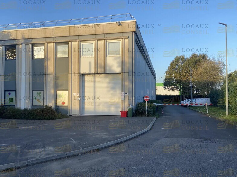 Flex in Gennevilliers for lease - Building Photo - Image 1 of 22