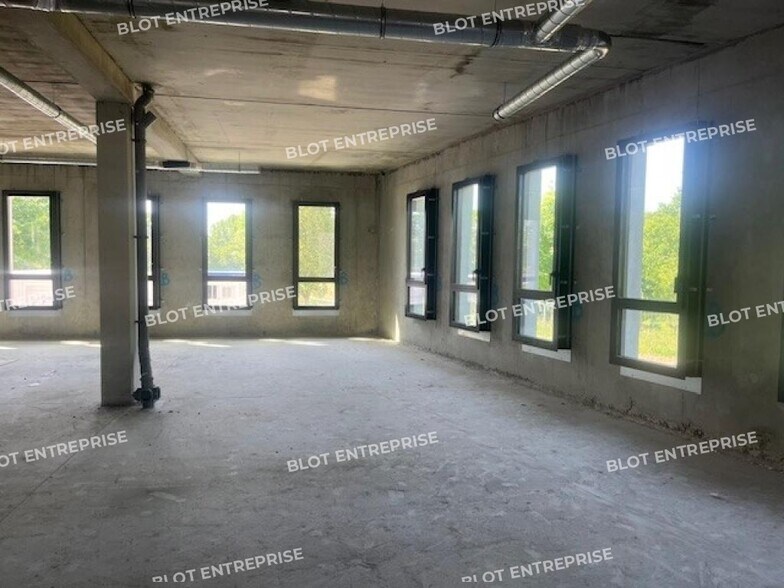 Office in Ploërmel for lease - Interior Photo - Image 2 of 4
