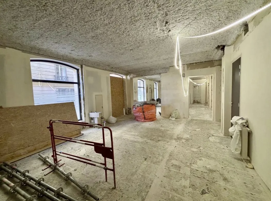 Office in Paris for lease Interior Photo- Image 1 of 4