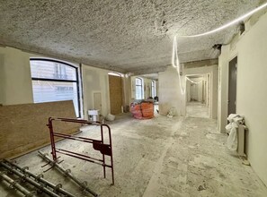 Office in Paris for lease Interior Photo- Image 1 of 4