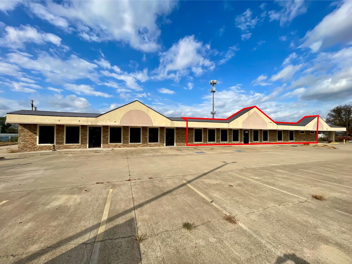 306-308 N 24th St, Rogers, AR for lease Building Photo- Image 1 of 29