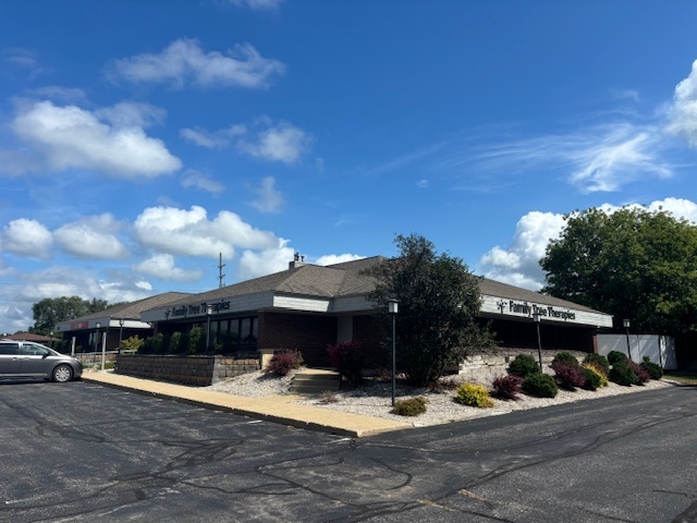 570 E Division, Rockford, MI for lease - Building Photo - Image 1 of 1