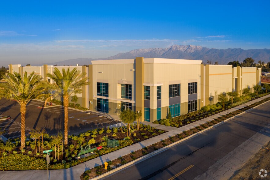 15850 Slover Ave, Fontana, CA 92337