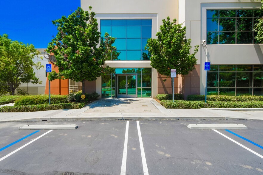 705 Challenger St, Brea, CA for lease - Building Photo - Image 2 of 6